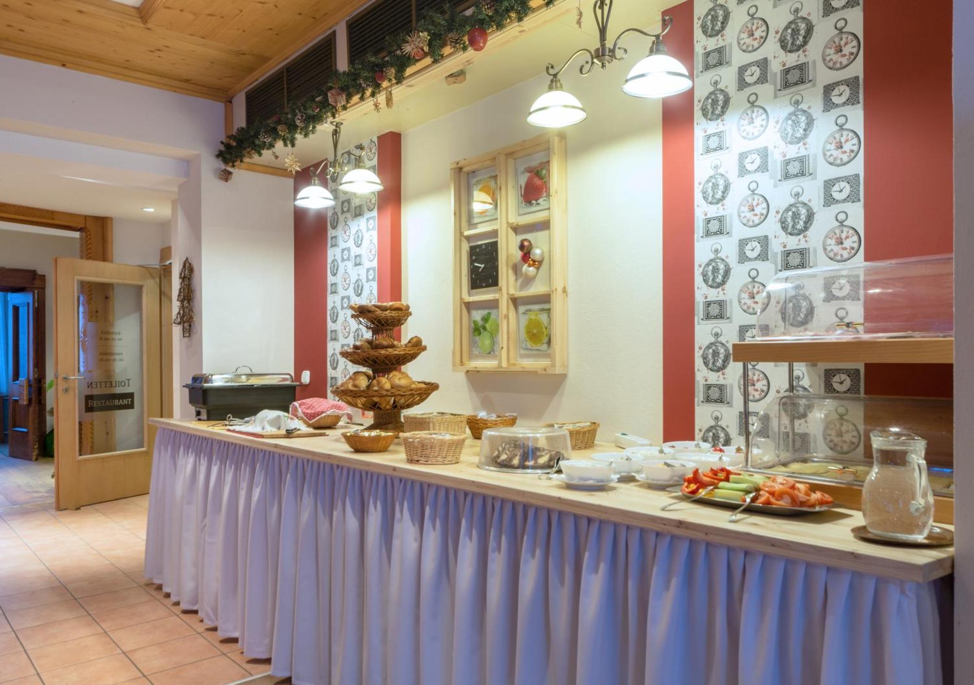 Hotel Aquamarin Бад-Миттерндорф Экстерьер фото